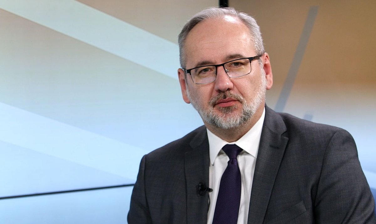 Epidemia grypy w Polsce. Czy wróci obowiązek noszenia maseczek? Adam Niedzielski odpowiada