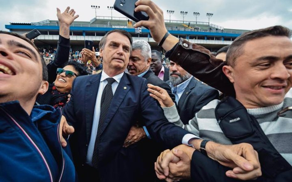 Jair Bolsonaro. Jego prosta recepta na bezpieczeństwo jednym się podoba, innych przeraża. Na zdjęciu