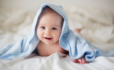 Dotyk jest przeciwbólowy. Naukowcy radzą, jak głaskać dziecko