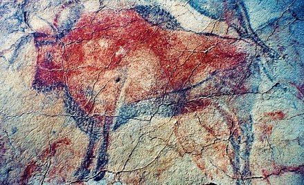 Grota Altamira w Hiszpanii, gdzie w XIX wieku odkryto malowidła. Przez długi czas uważano je za fałs