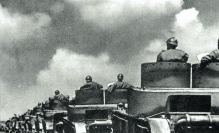 Polskie czołgi Vickers E (dwuwieżowe) podczas defilady, 1937 r.