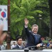 Moon Jae-in pierwszy raz przejeżdża przez Seul jako prezydent kraju.