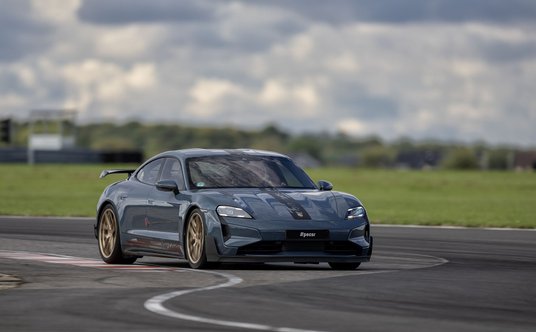 Najbardziej wymyślna wersja Porsche Taycana - Turbo GT z pakietem Weissach