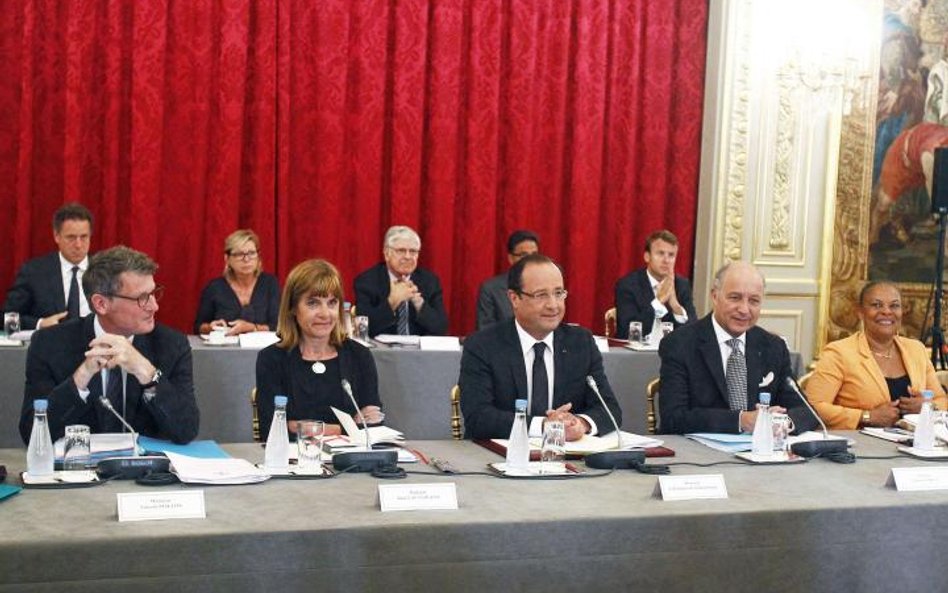 Klub optymistów. Pierwsze posiedzenie francuskiego rządu po wakacyjnej przerwie.