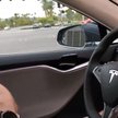 Tesla oferuje autopilota w wersji testowej najwyraźniej nie licząc się potencjalnymi konsekwencjami