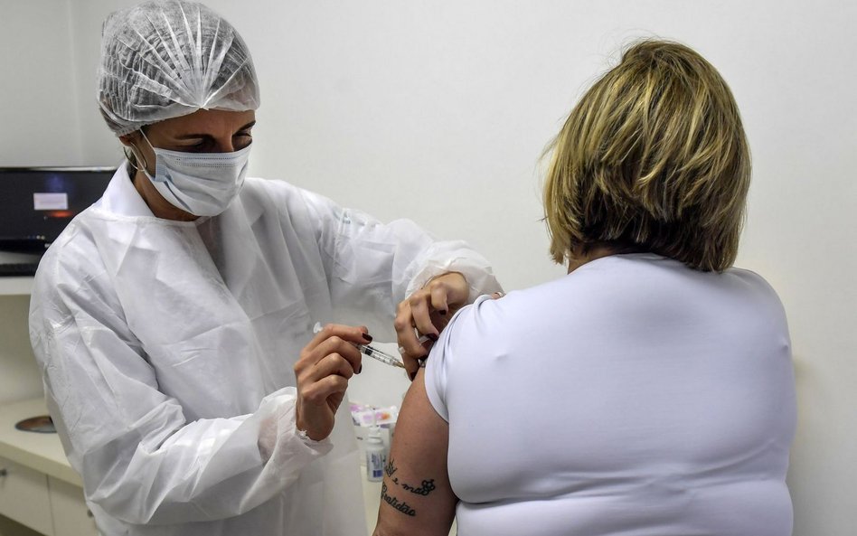 Szczepionka AstraZeneca buduje odporność na COVID u seniorów