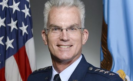 Generał doradzał Trumpowi, poparł Bidena