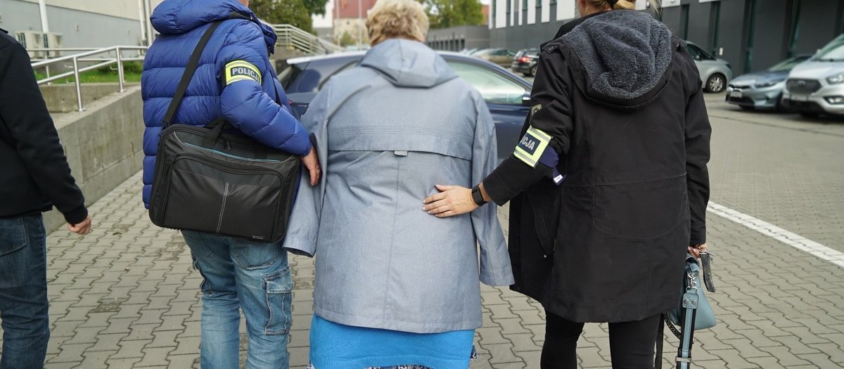 „Gang dyrektorek” wyłudził niemal 40 mln zł dotacji. Zatrzymano 13 kobiet