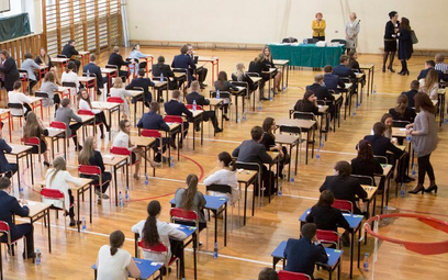 Centralna Komisja Egzaminacyjna twierdzi, że w tym roku wprowadzono ułatwienia dla maturzystów. Nie 