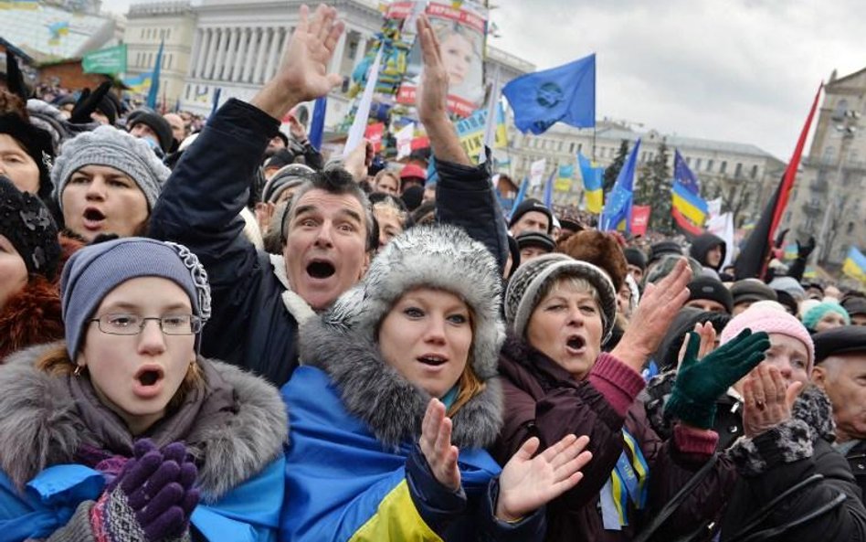 W niedzielę na kijowskim Majdanie manifestowało 50 tys. ludzi.