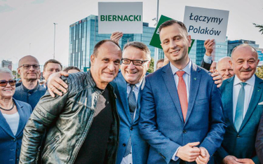 W Koalicji Polskiej zawiązanej przez PSL, pod przewodnictwem Władysława Kosiniaka-Kamysza (z prawej)
