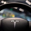 Brak chipów przeszkadza Tesli