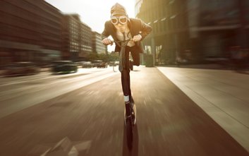 Straż miejska w Warszawie zatrzymała mężczyznę za niebezpieczną jazdę hulajnogą