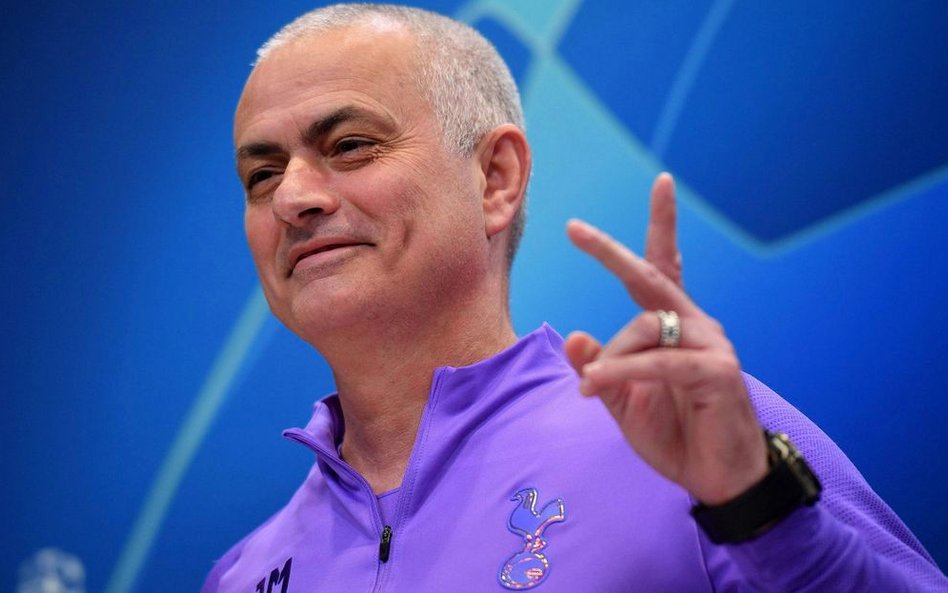 Jose Mourinho – nowa fryzura, stare nawyki