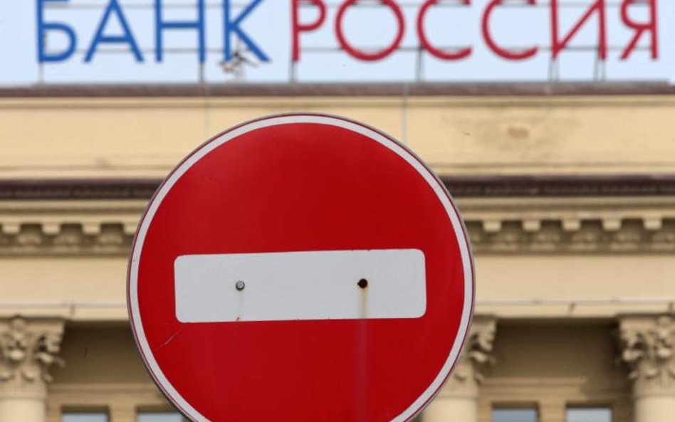 Objęty amerykańskimi sankcjami Bank Rossija usiłuje zrekompensować straty, prowadząc obecnie interes