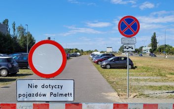 Wprowadzono nakaz usunięcia pojazdów z parkingu