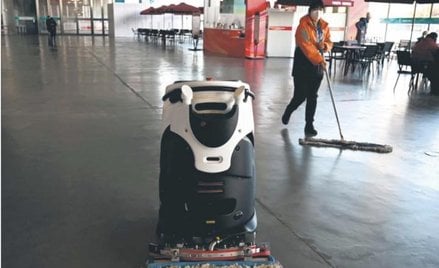 Roboty były jak dotąd najczęściej stosowane w przemyśle motoryzacyjnym, ale coraz częściej „zatrudni