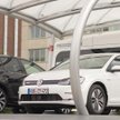 Hybrydowe i elektryczne volkswageny golfy mogą skorzystać ze stacji ładowania przy zakładach firmy w