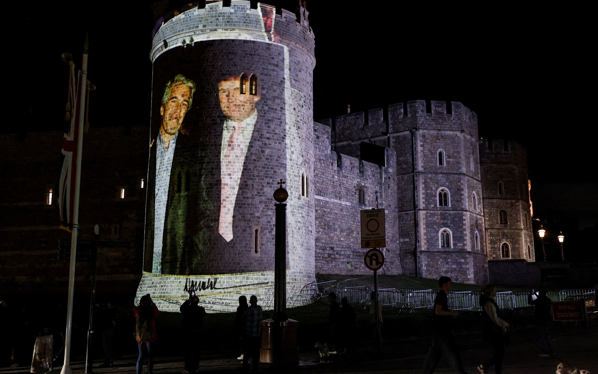 Zdjęcia Donalda Trumpa z Jeffreyem Epsteinem na murach Zamku Windsor