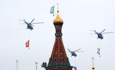 Biała wstążka na kałachu