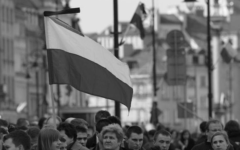 Ludzie mdleją w kolejce