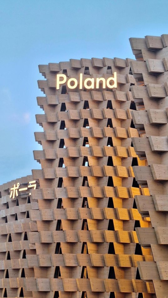 Detal elewacji pawilonu polskiego na Expo 2025 w Osace.