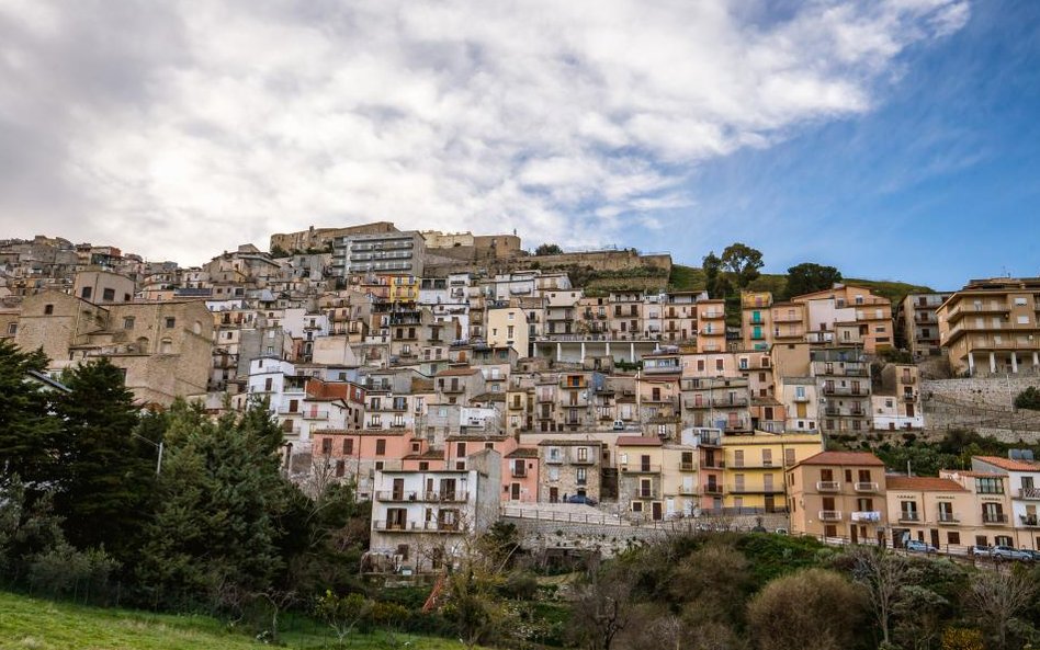 Sycylijskie miasto Cammarata rozdaje domy za darmo