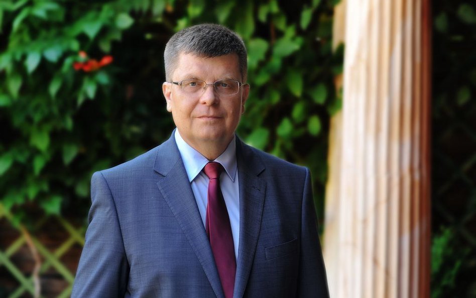 Jerzy Leszczyński urodził się  w Ciechanowcu w 1961 r. Absolwent Wydziału Rolniczego SGGW  w Warszaw