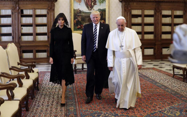 Audiencja Donalda Trumpa (na zdjęciu z małżonką) u papieża Franciszka trwała pół godziny.