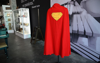 Peleryna Supermana sprzedana za niemal 200 tys. dolarów