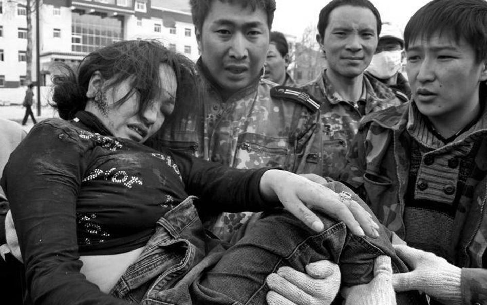 Uwięzieni pod gruzami domów