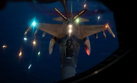 Amerykański F-16 podczas wymierzonej w Iran operacji Epic Fury (fot. ilustracyjna z 2 kwietnia 2026 