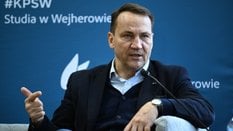 Wicepremier, minister spraw zagranicznych Radosław Sikorski podczas spotkania w Kaszubsko-Pomorskiej