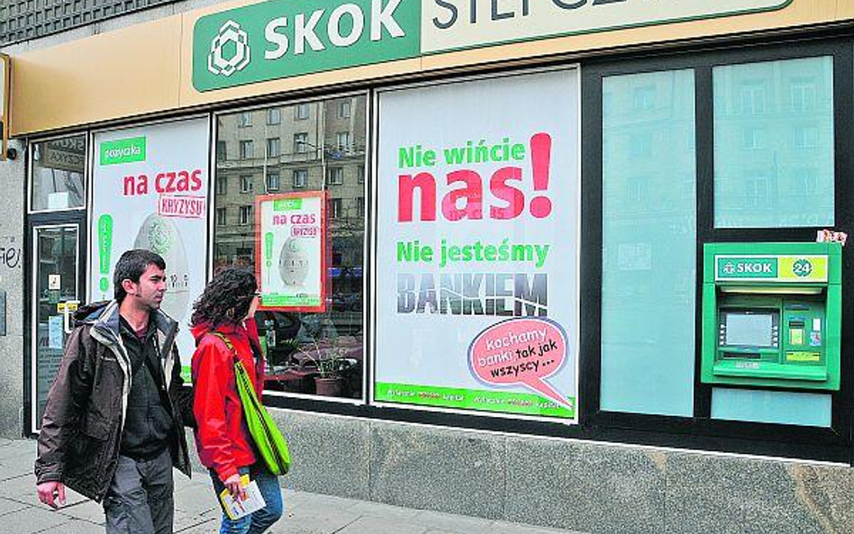 SKOK-i rzeczywiście nie są bankami, ale jeśli propozycje PO wejdą w życie, przynajmniej największy z