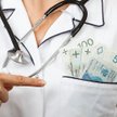 Lekarka oskarżona o wydawanie nielegalnych zwolnień dla prawników: dostawałam "kaskę" i "dobre winko