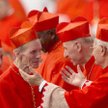 Konklawe rozpala emocje internautów.