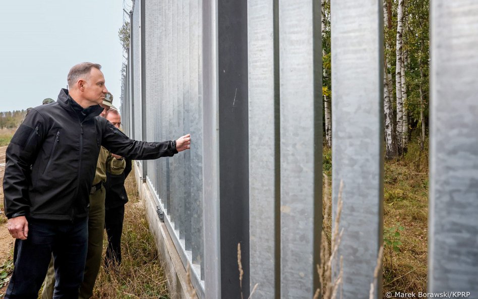 Prezydent Andrzej Duda często wizytował zaporę na granicy polsko-białoruskiej