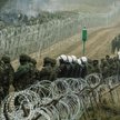 Żołnierze i policjanci na granicy Polski z Białorusią