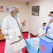 Narendra Modi w punkcie szczepień na COVID