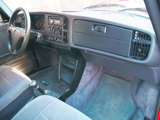 900S czekający w Katowicach jest dobrze utrzymany i niedrogi.