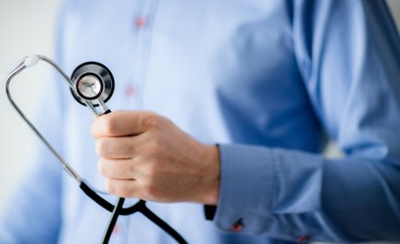 Naczelna Izba Lekarska: władze powinny bezwzględnie słuchać głosu specjalistów