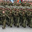Rosyjscy żołnierze podczas parady w Moskwie z Okazji 81 rocznicy zwycięstwa w tzw. wojnie ojczyźnian