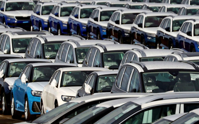 Władze UE hamują sprzedaż nowych aut