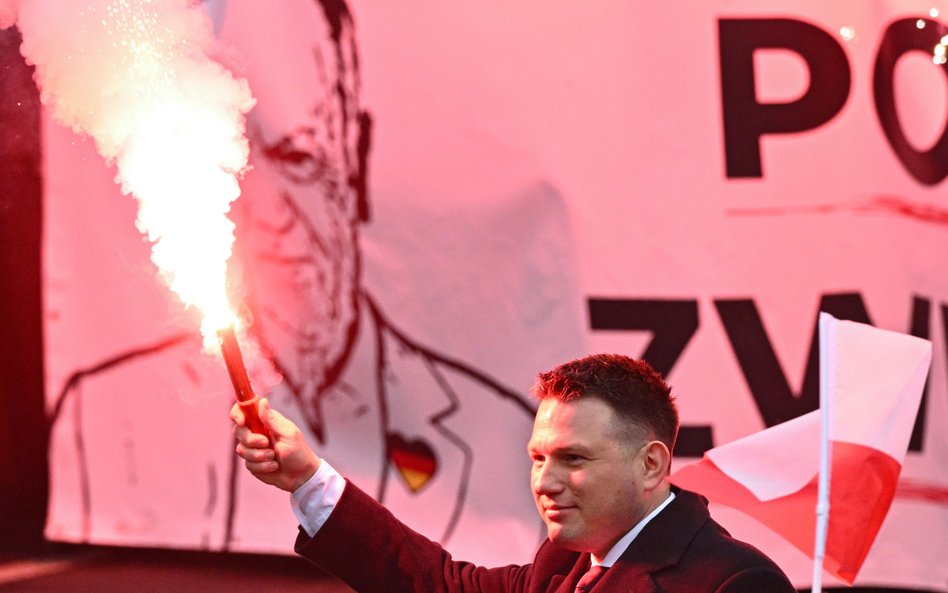 Poseł Konfederacji Sławomir Mentzen przed rozpoczęciem Marszu Niepodległości w 2025 r.