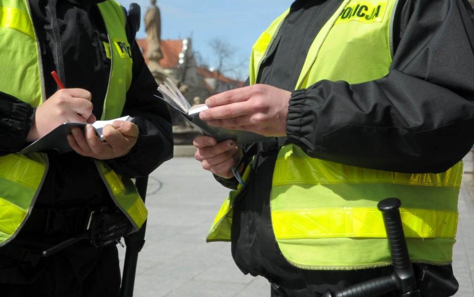 Fakt bycia policjantem nie wyklucza prawa do dochodzenia zadośćuczynienia - wskazał Sąd Okręgowy.