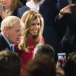 Brytyjski premier Boris Johnson (ze swoją partnerką Carrie Symonds) ma ostatnio dobrą passę. I może 