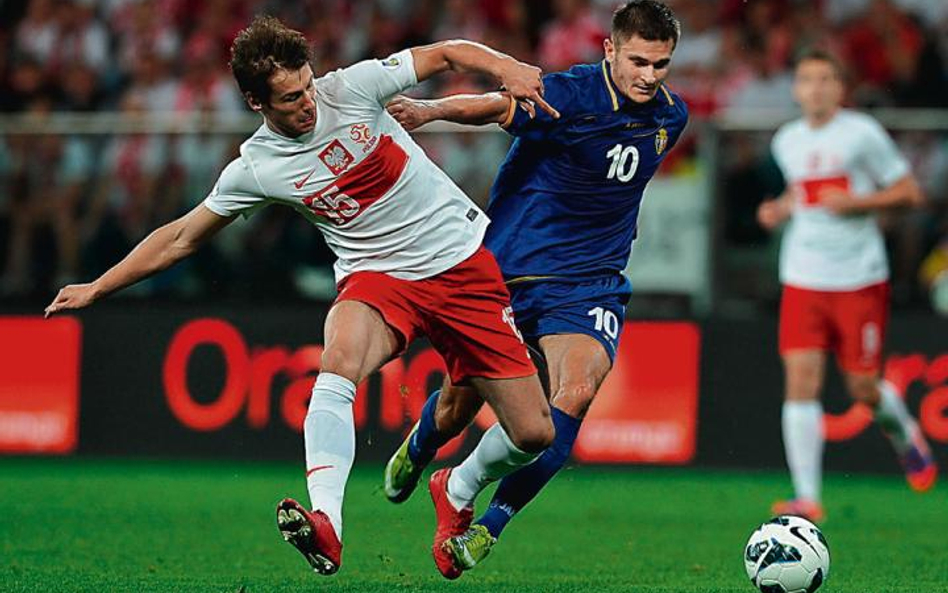 We wrześniu 2012 r. we Wrocławiu Polska pokonała Mołdawię 2:0. Na zdjęciu Grzegorz Krychowiak i Geor