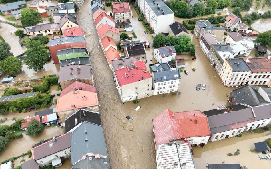 Obowiązująca od 2001 r. ustawa przewiduje uproszczenie procedur budowlanych przy likwidacji skutków 