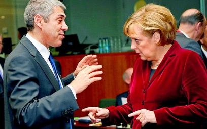 Portugalski premier Jose Socrates stara się przekonać niemiecką kanclerz Angelę Merkel, że jego kraj