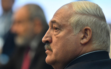 Łukaszenko targuje się z Zachodem i Putinem